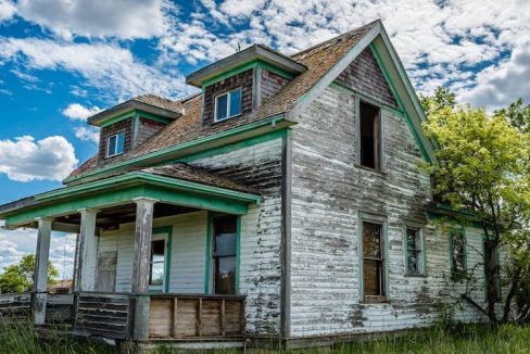 Home in Need of Repairs - An image depicting a home in disrepair, showcasing key problems that make a property distressed.